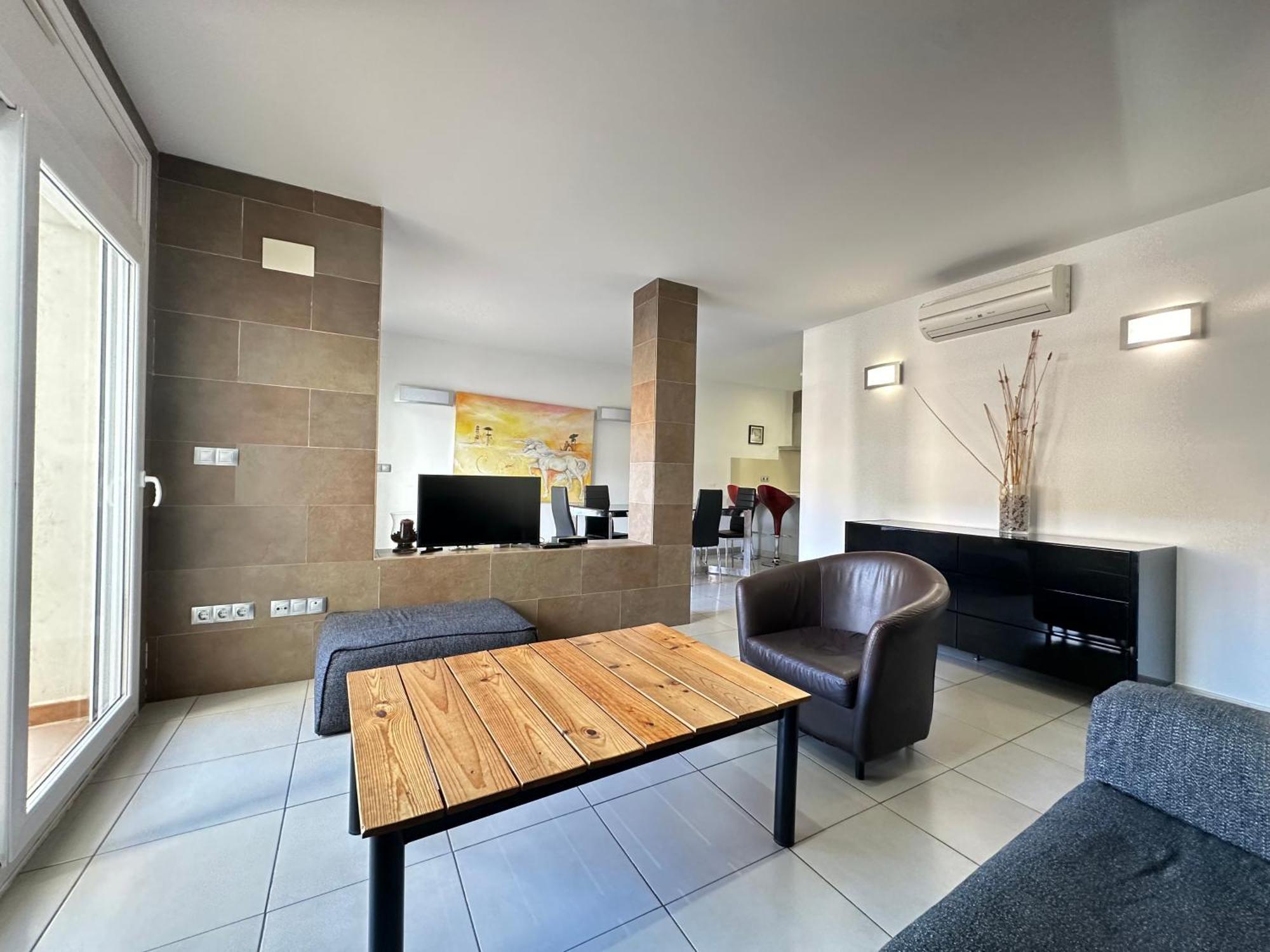 Agi Drugstore Apartments Roses Luaran gambar