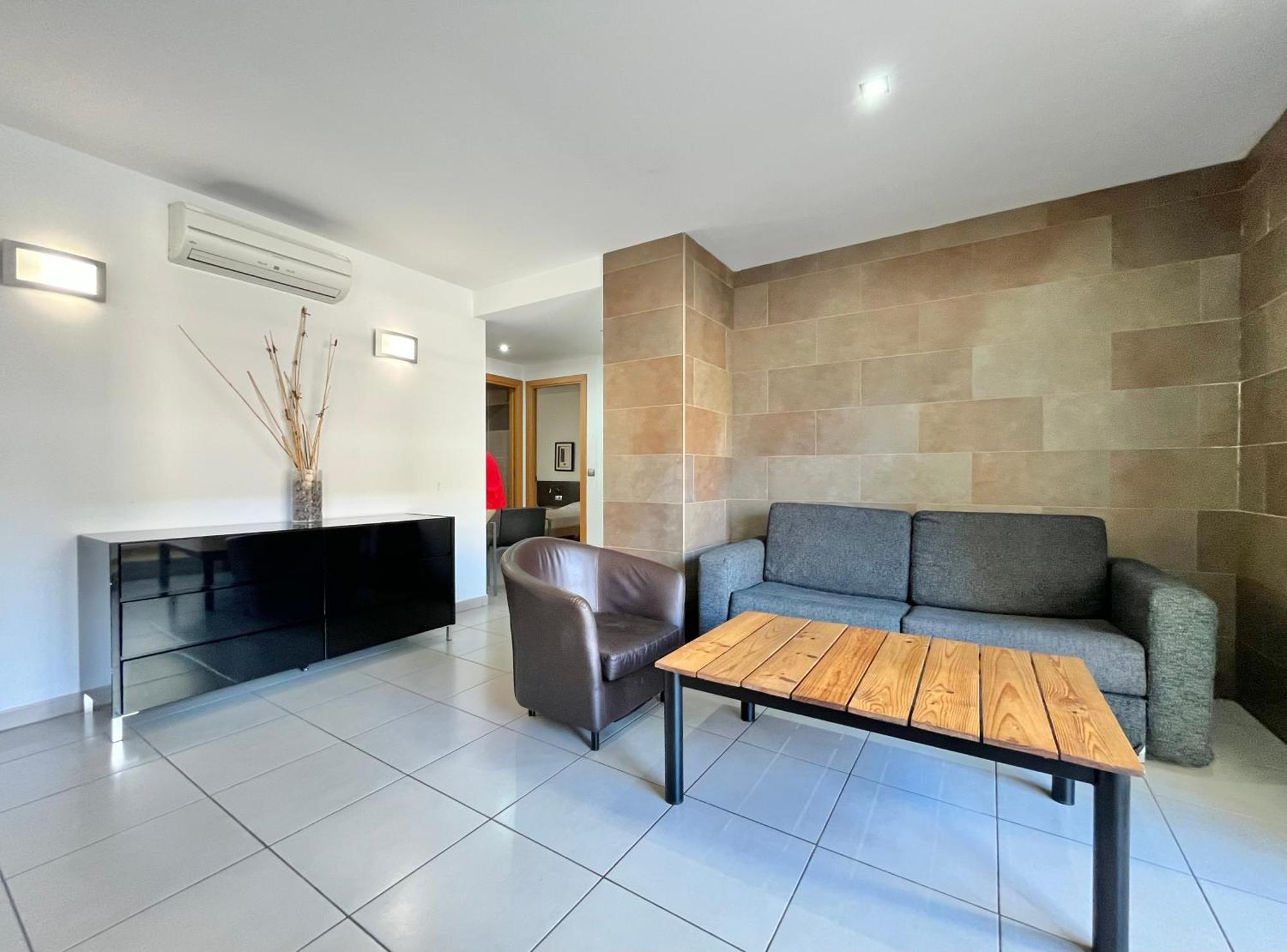 Agi Drugstore Apartments Roses Luaran gambar