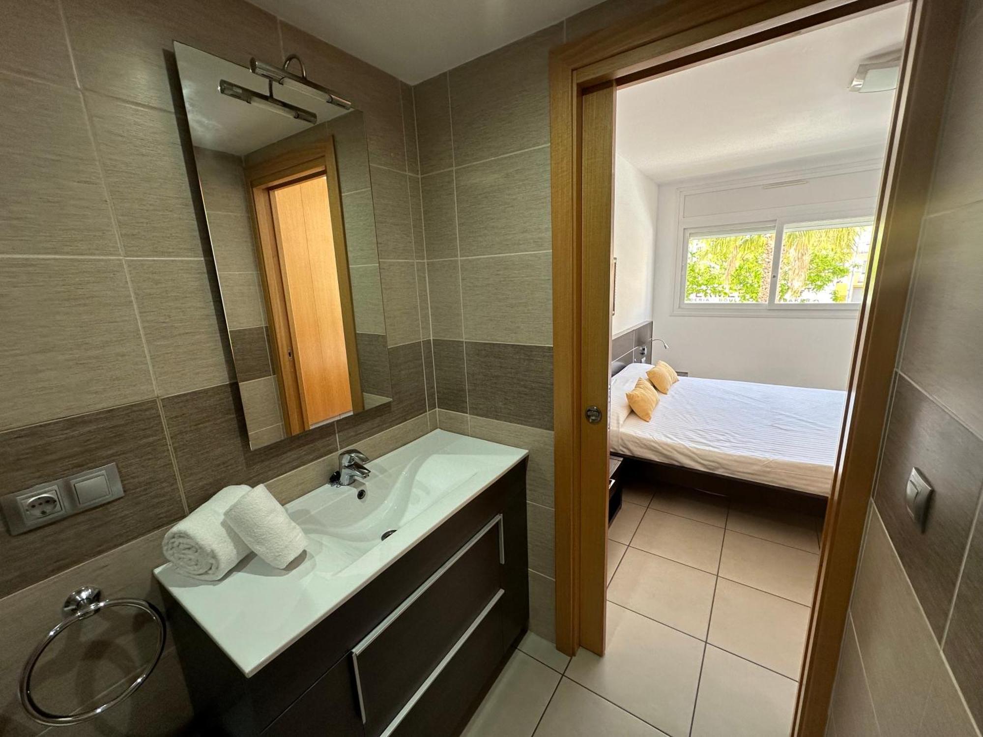 Agi Drugstore Apartments Roses Luaran gambar