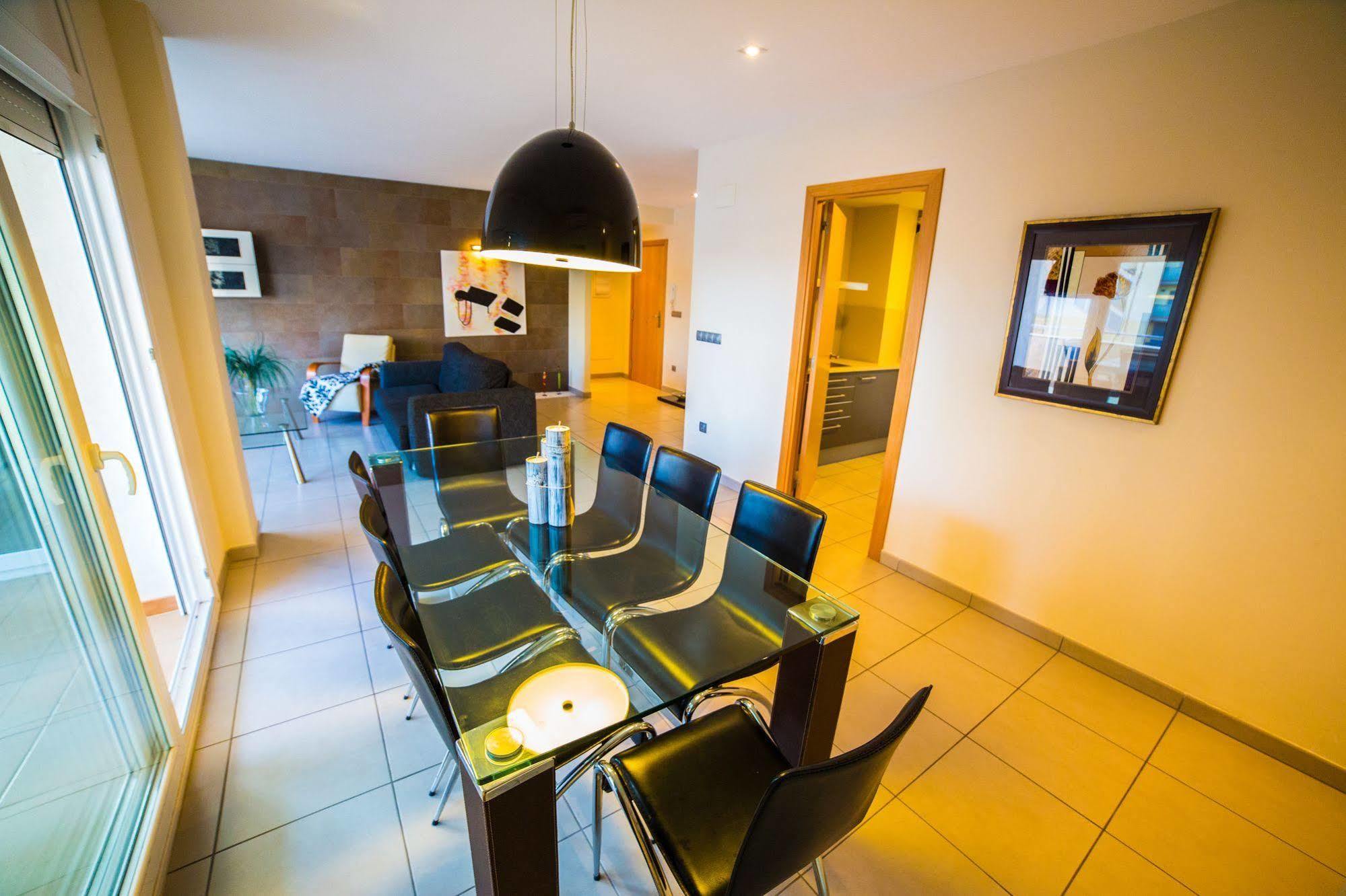 Agi Drugstore Apartments Roses Luaran gambar