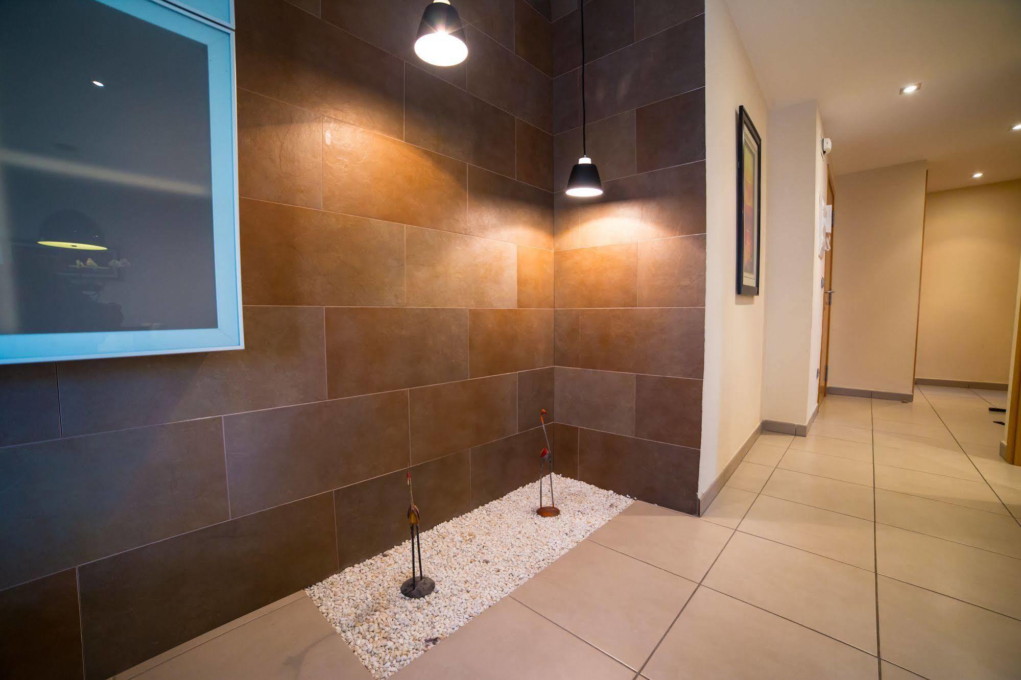 Agi Drugstore Apartments Roses Luaran gambar