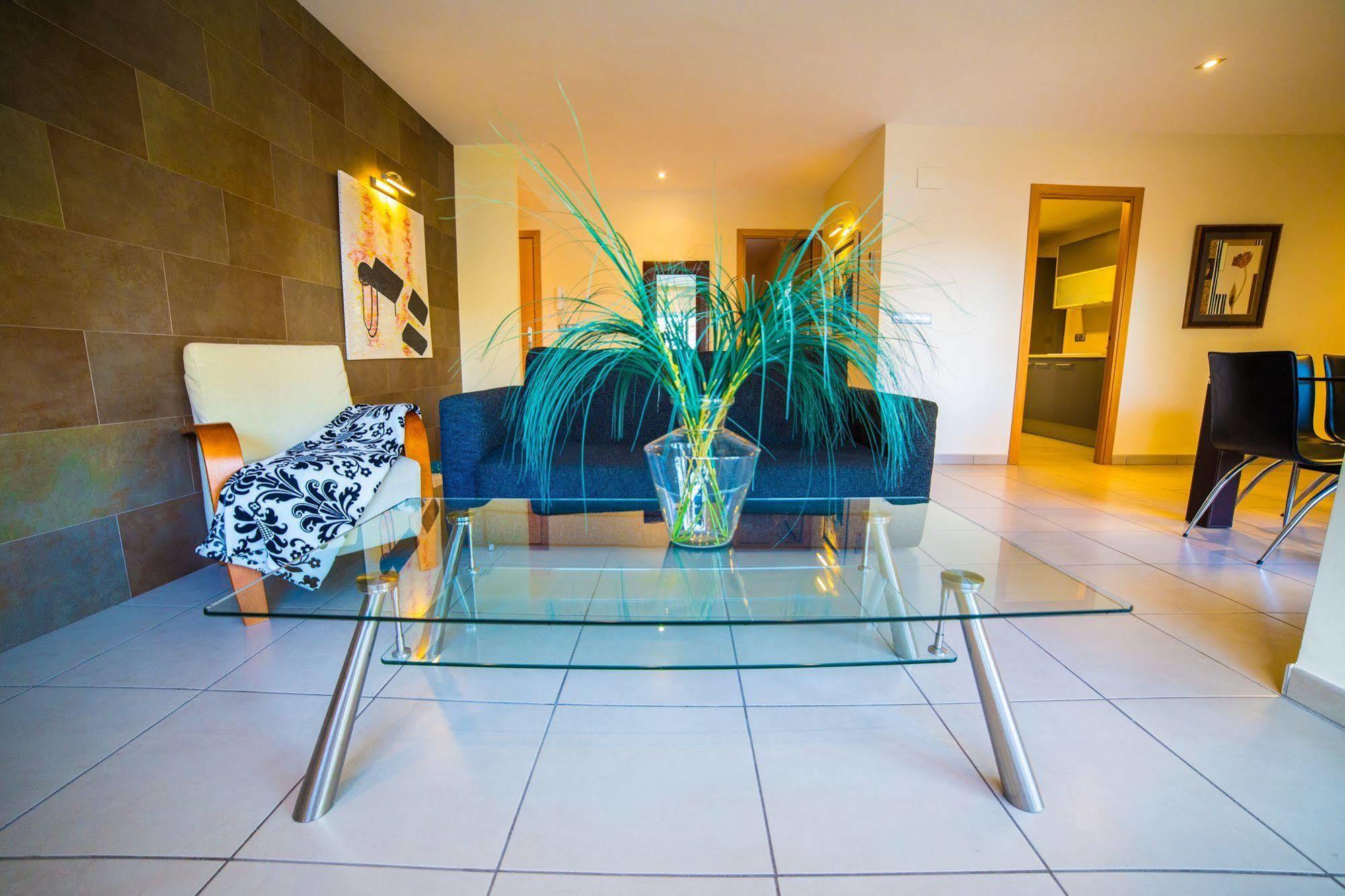 Agi Drugstore Apartments Roses Luaran gambar
