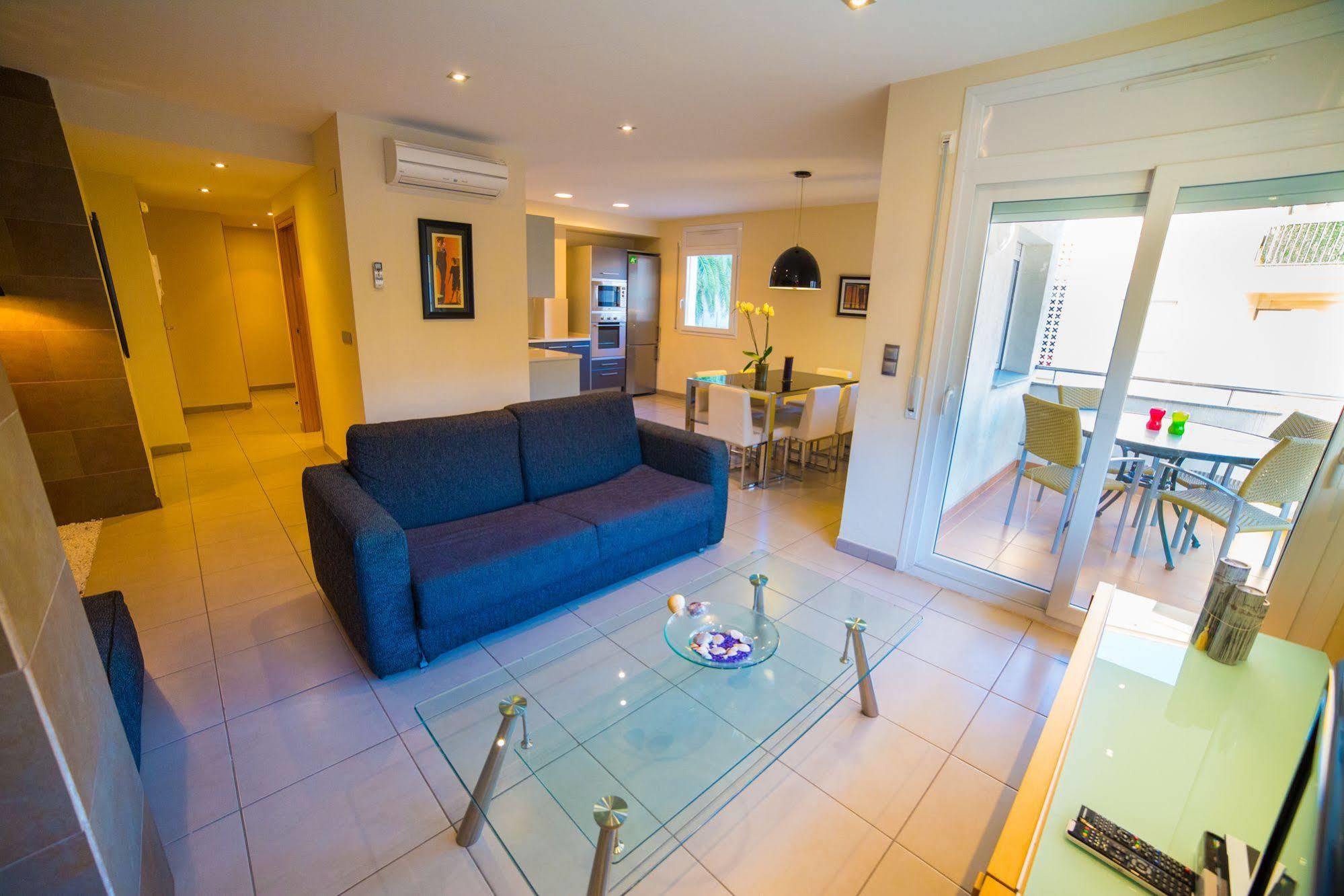 Agi Drugstore Apartments Roses Luaran gambar