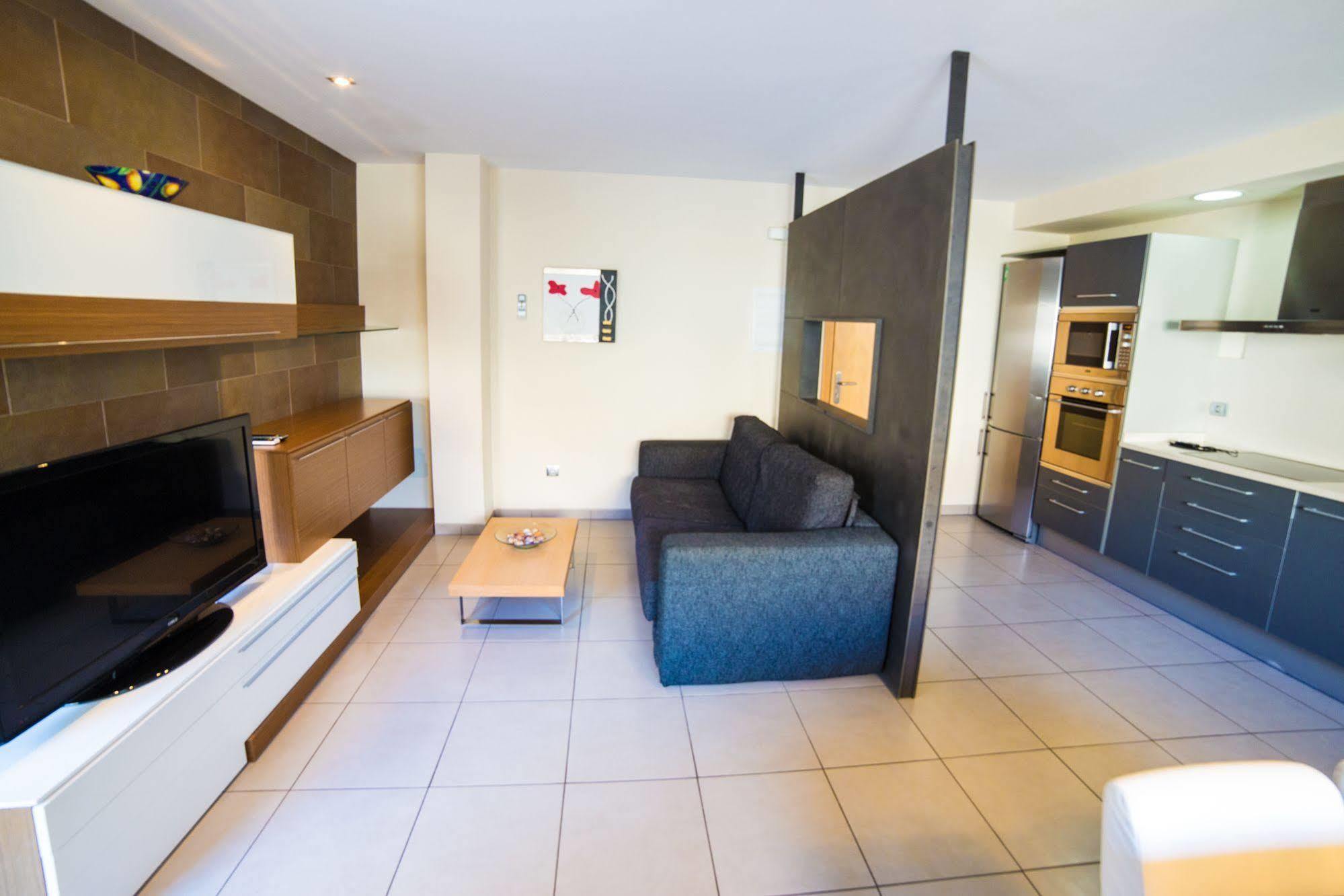 Agi Drugstore Apartments Roses Luaran gambar