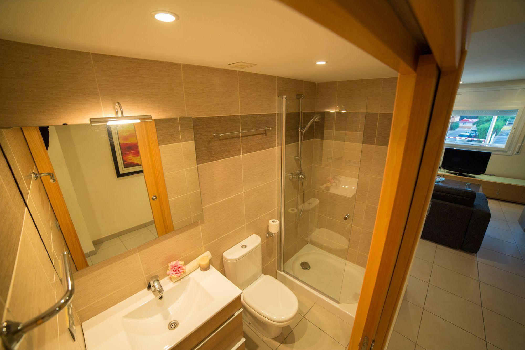 Agi Drugstore Apartments Roses Luaran gambar