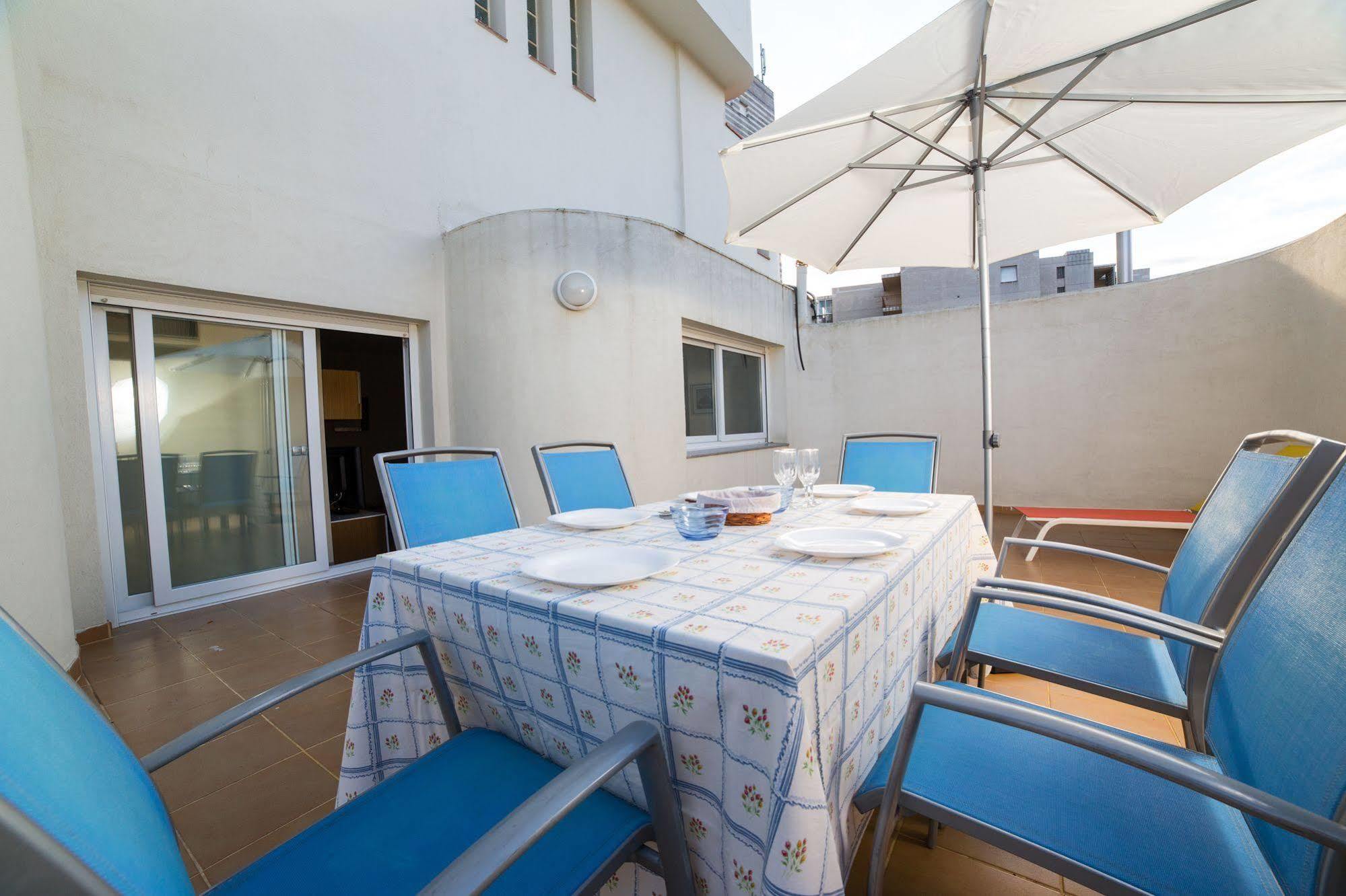 Agi Drugstore Apartments Roses Luaran gambar