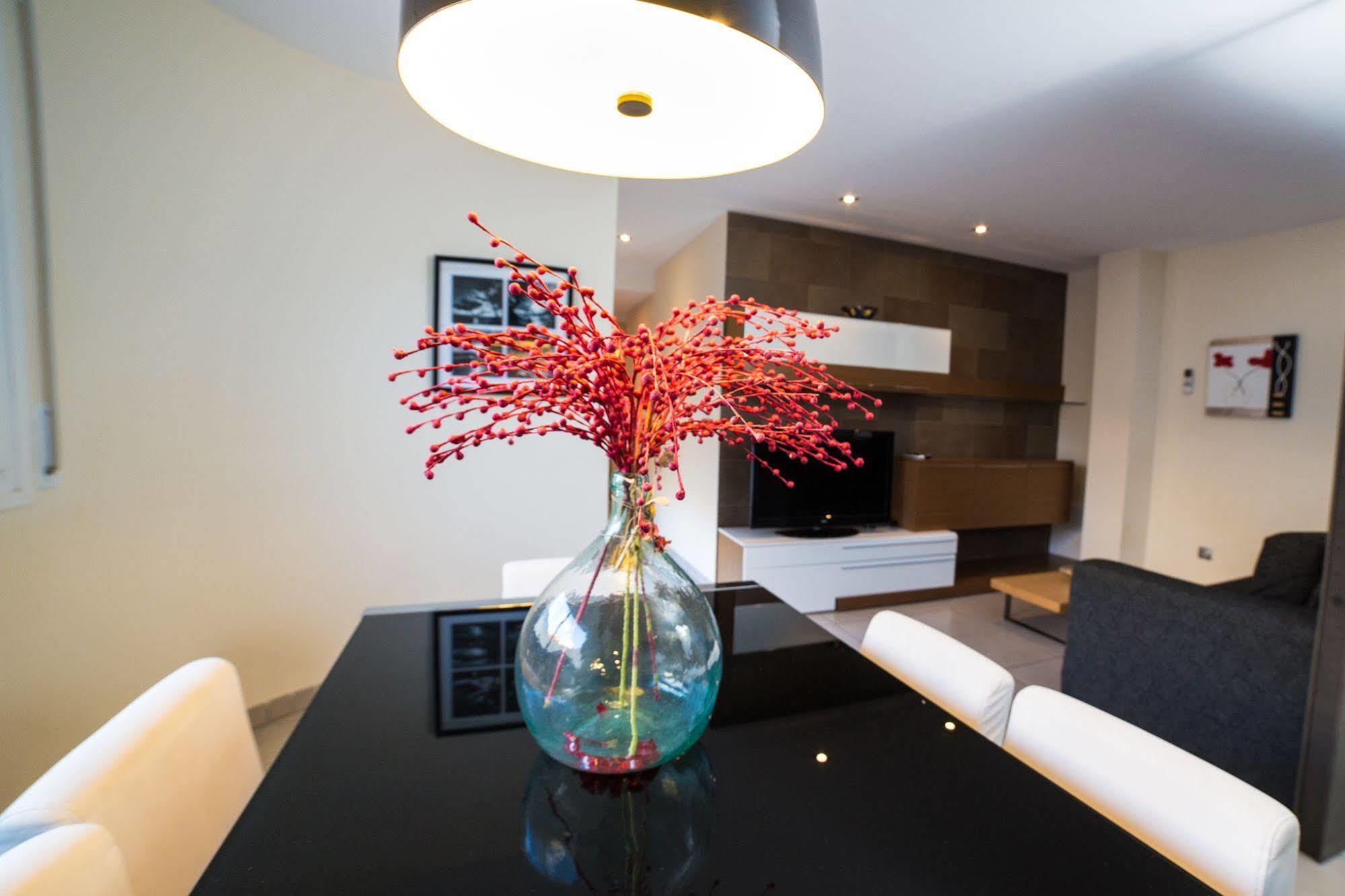 Agi Drugstore Apartments Roses Luaran gambar